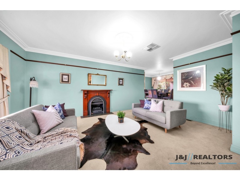 8 Emerson Court, Berwick VIC 3806