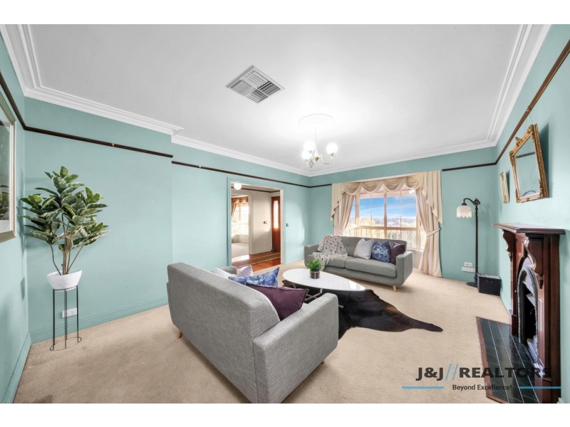 8 Emerson Court, Berwick VIC 3806