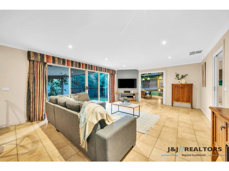 8 Emerson Court, Berwick VIC 3806