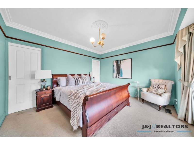 8 Emerson Court, Berwick VIC 3806