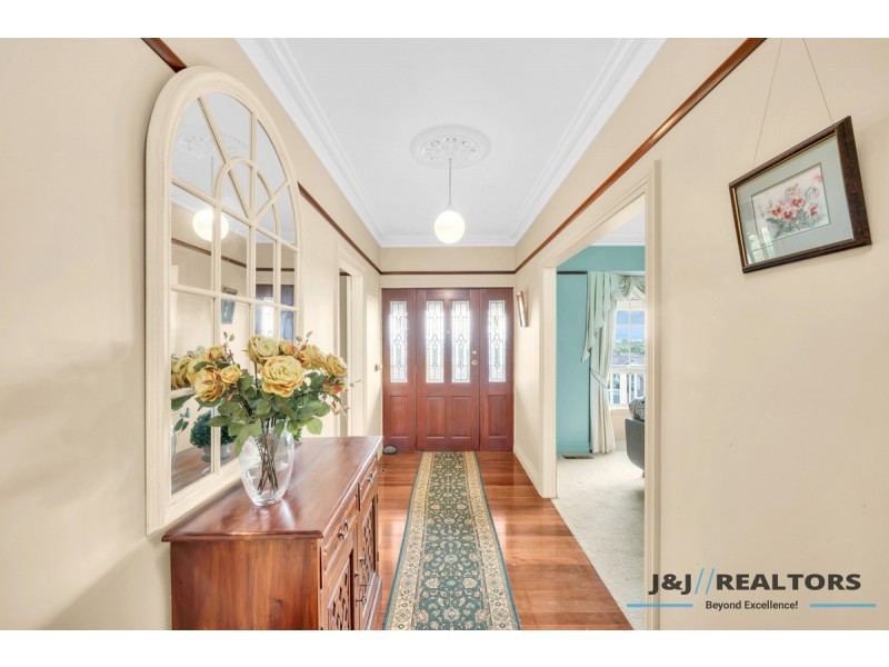 8 Emerson Court, Berwick VIC 3806