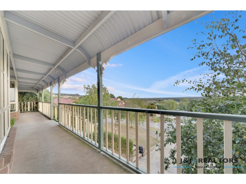 8 Emerson Court, Berwick VIC 3806