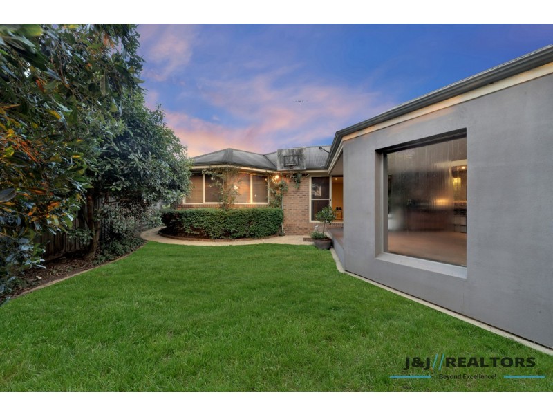 8 Emerson Court, Berwick VIC 3806