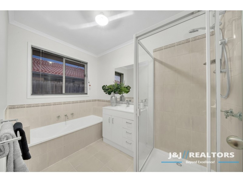 2 Kulkami Way, Cranbourne West VIC 3977