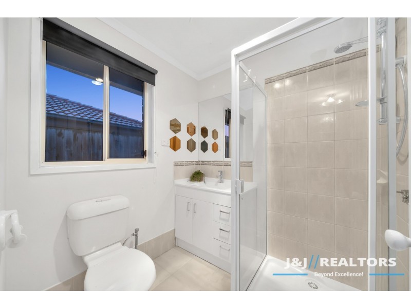 2 Kulkami Way, Cranbourne West VIC 3977
