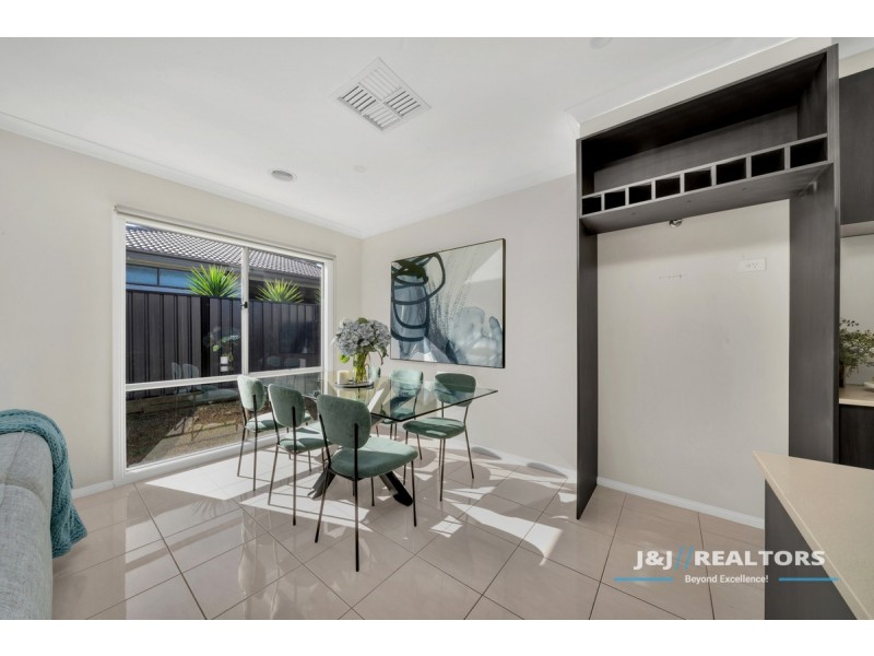 32 Wilkiea Crsecent, Cranbourne North VIC 3977