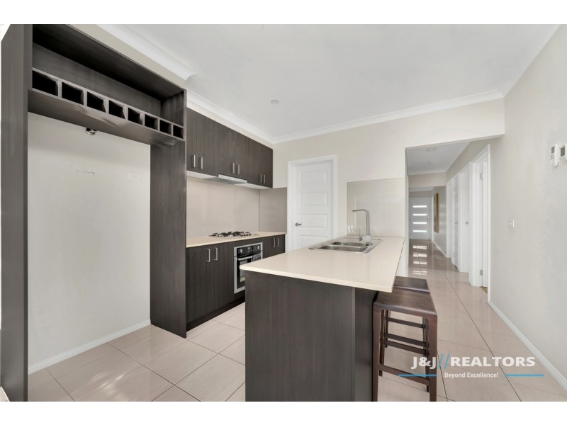 32 Wilkiea Crsecent, Cranbourne North VIC 3977