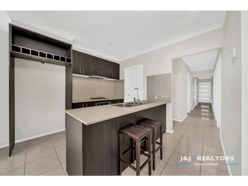 32 Wilkiea Crsecent, Cranbourne North VIC 3977