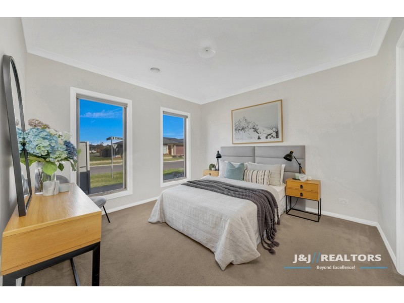 32 Wilkiea Crsecent, Cranbourne North VIC 3977