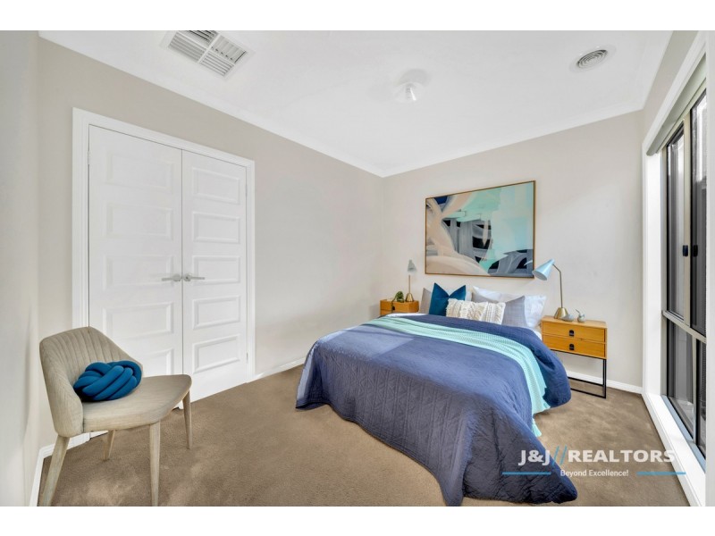 32 Wilkiea Crsecent, Cranbourne North VIC 3977