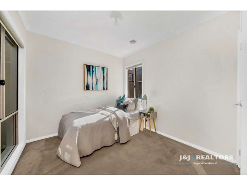 32 Wilkiea Crsecent, Cranbourne North VIC 3977