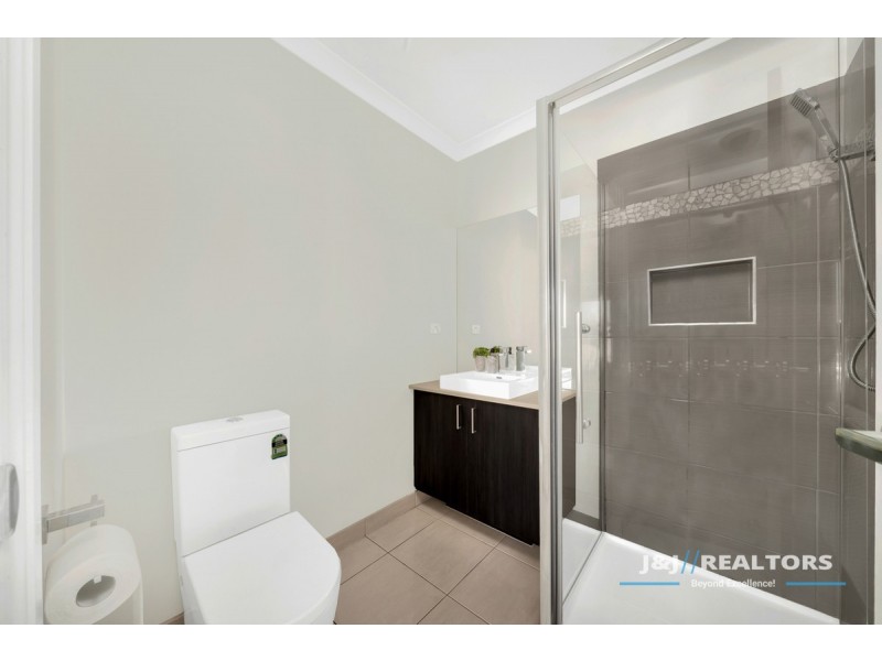 32 Wilkiea Crsecent, Cranbourne North VIC 3977