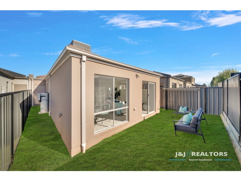 32 Wilkiea Crsecent, Cranbourne North VIC 3977