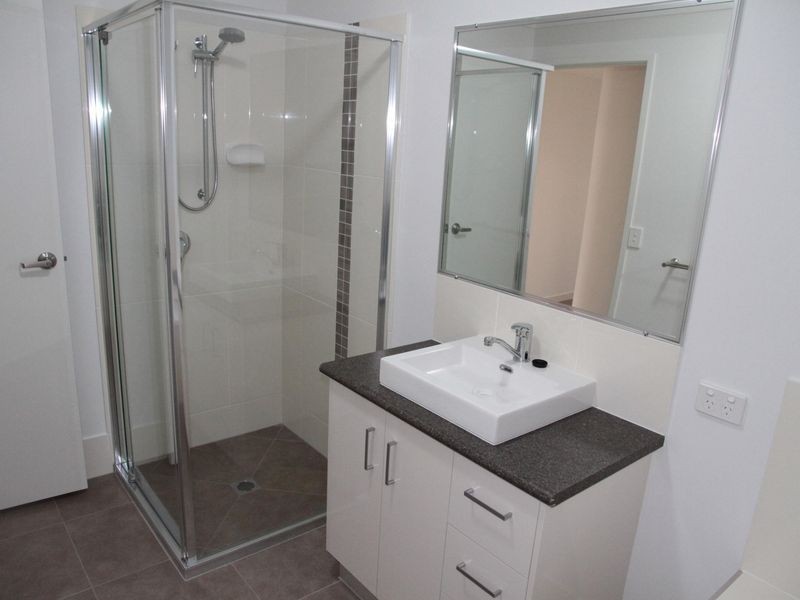 1/127 Exeter Street, Torquay QLD 4655