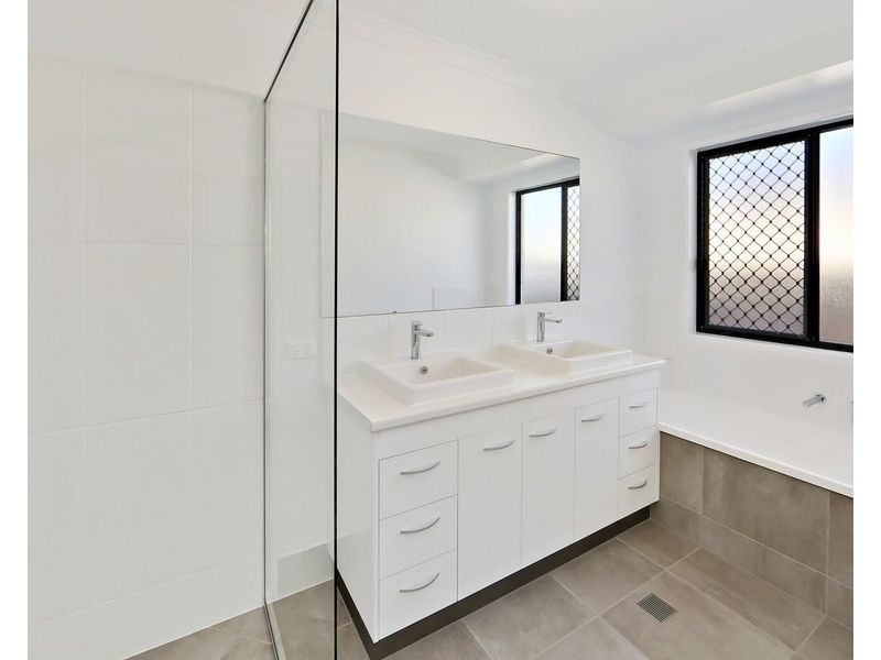 20 Marine Circuit, Urangan QLD 4655