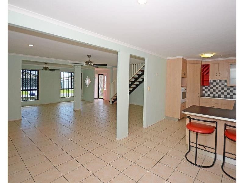 6 Wyuna Court, Urangan QLD 4655