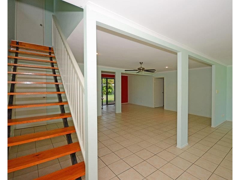 6 Wyuna Court, Urangan QLD 4655