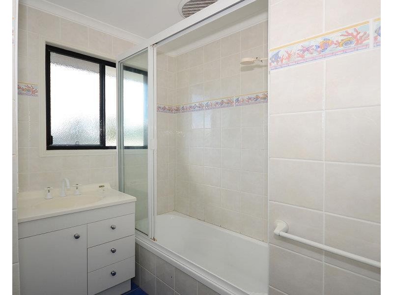 6 Wyuna Court, Urangan QLD 4655