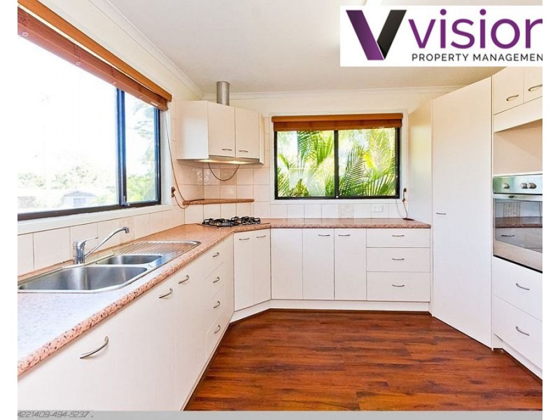 8 Crescent Street, Urangan QLD 4655