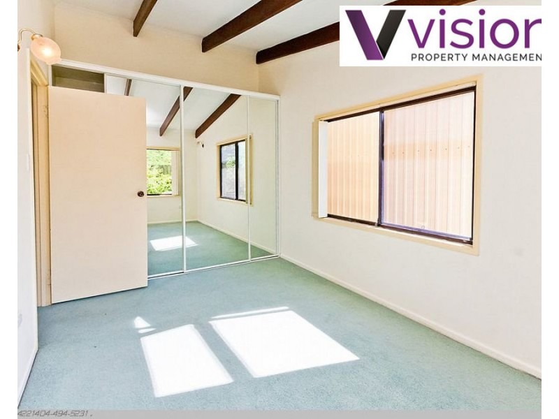 8 Crescent Street, Urangan QLD 4655