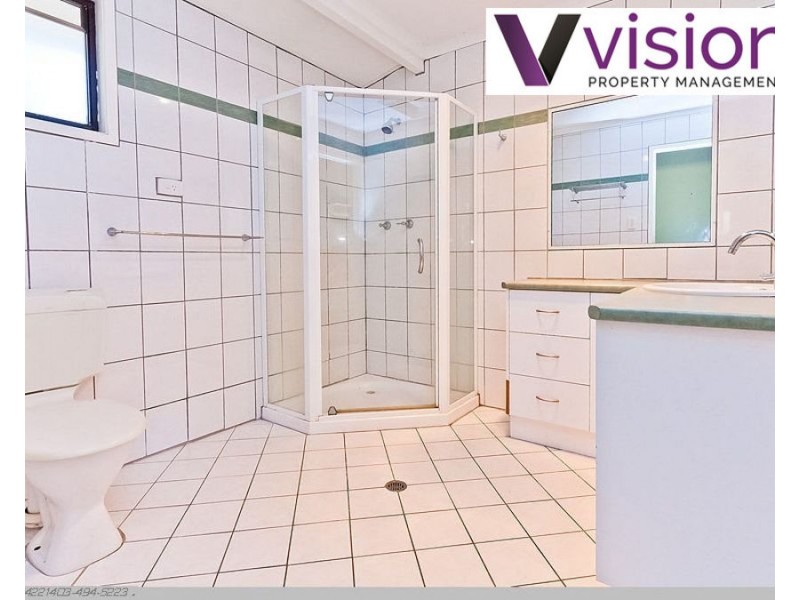 8 Crescent Street, Urangan QLD 4655