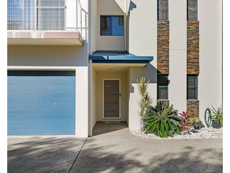 2/243 Torquay Terrace, Torquay QLD 4655