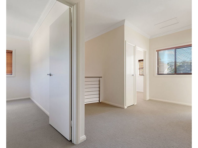2/243 Torquay Terrace, Torquay QLD 4655