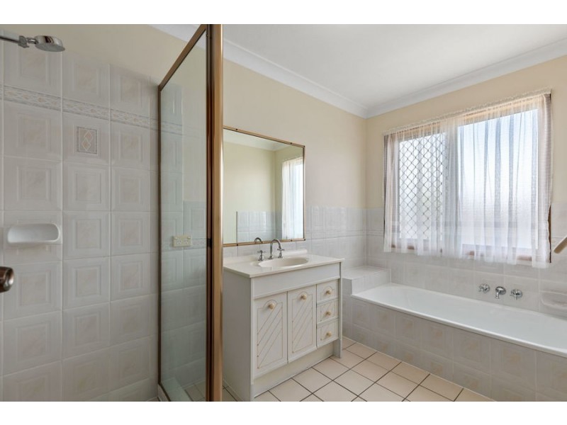 10 Acacia Street, Point Vernon QLD 4655