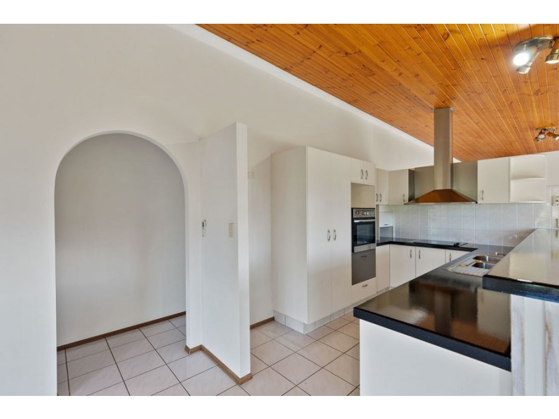 10 Acacia Street, Point Vernon QLD 4655