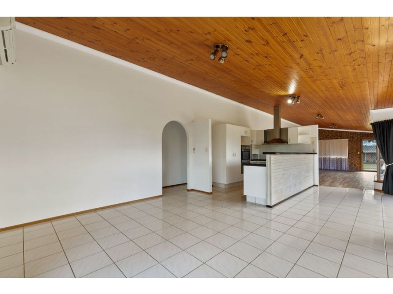 10 Acacia Street, Point Vernon QLD 4655
