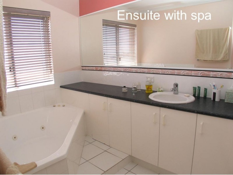 108/17 Buccaneer Drive,, Urangan QLD 4655