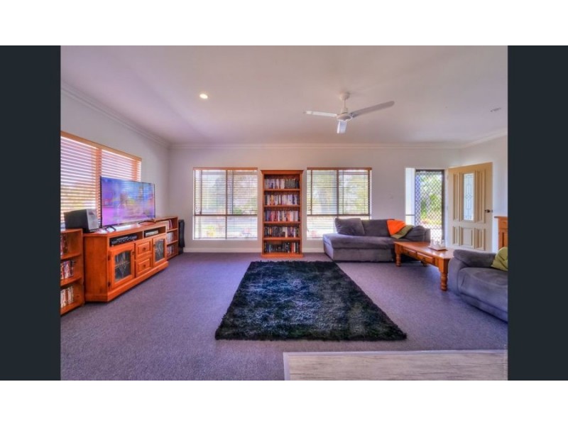 6 Garden Drive, Urangan QLD 4655
