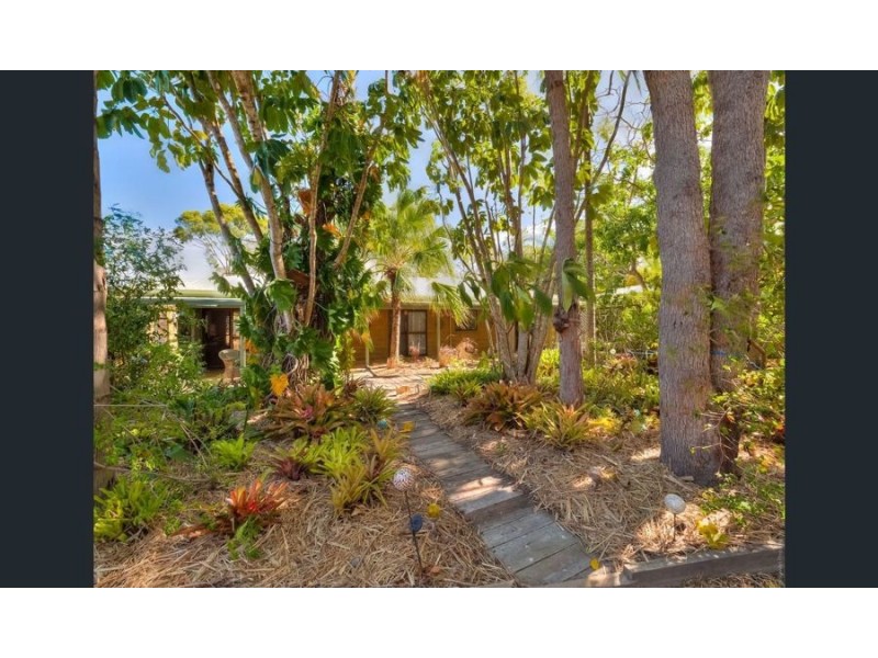 6 Garden Drive, Urangan QLD 4655