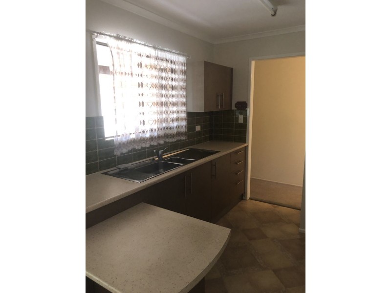 25 South Street, Urangan QLD 4655