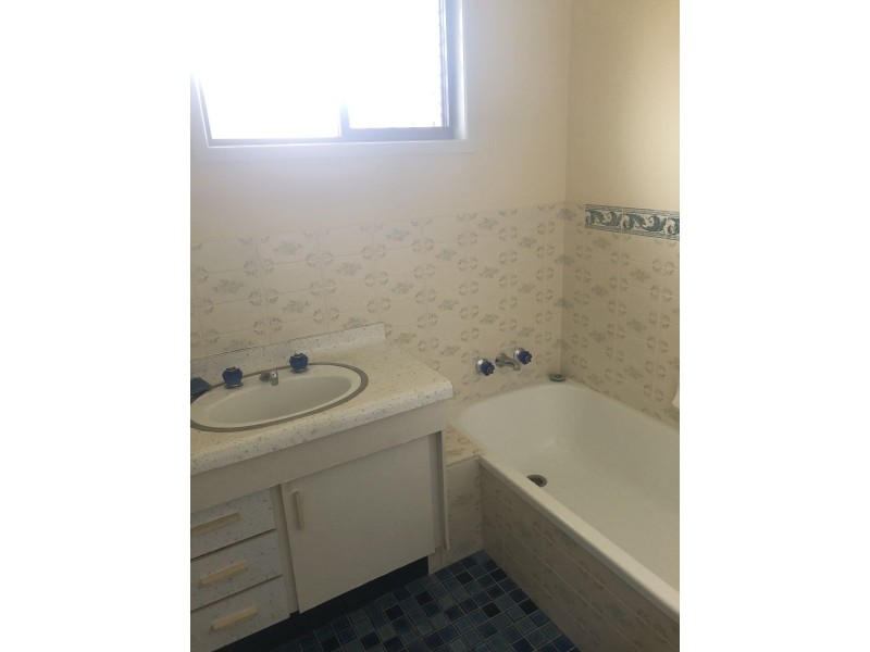 25 South Street, Urangan QLD 4655