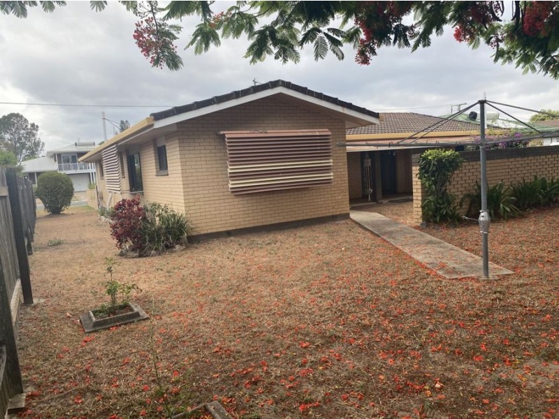 25 South Street, Urangan QLD 4655