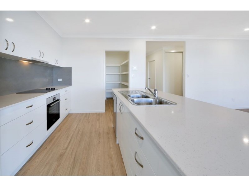 25 Sandy View Drive, Nikenbah QLD 4655