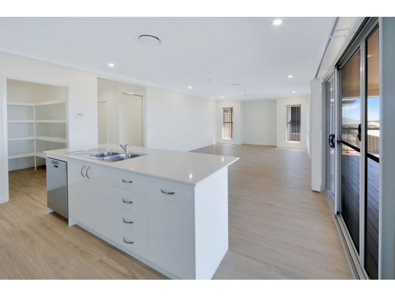 25 Sandy View Drive, Nikenbah QLD 4655