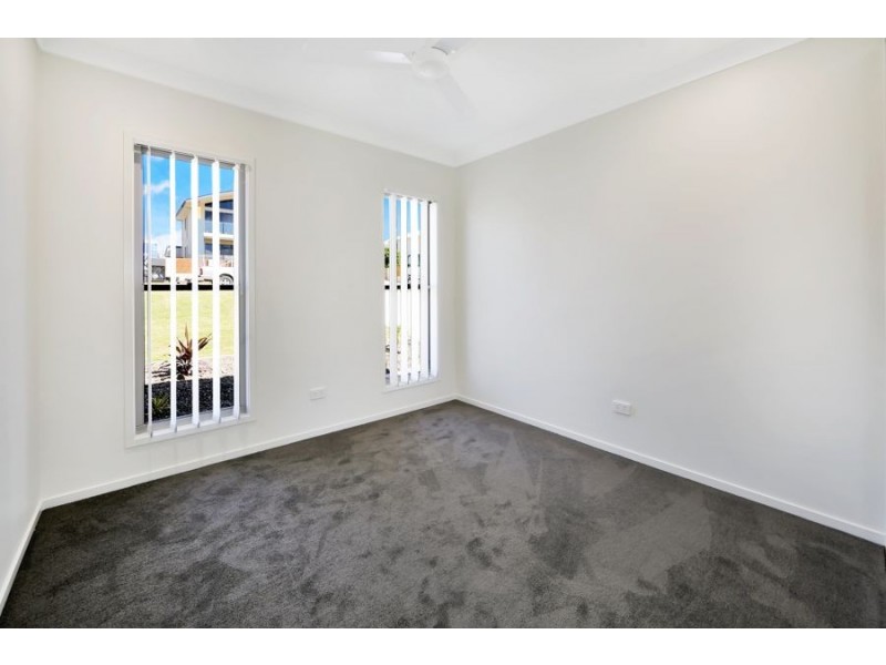 25 Sandy View Drive, Nikenbah QLD 4655