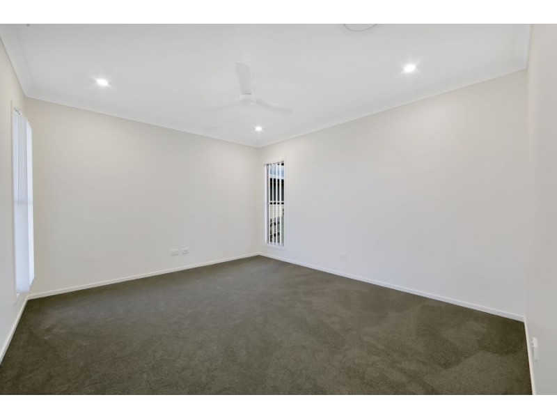 25 Sandy View Drive, Nikenbah QLD 4655