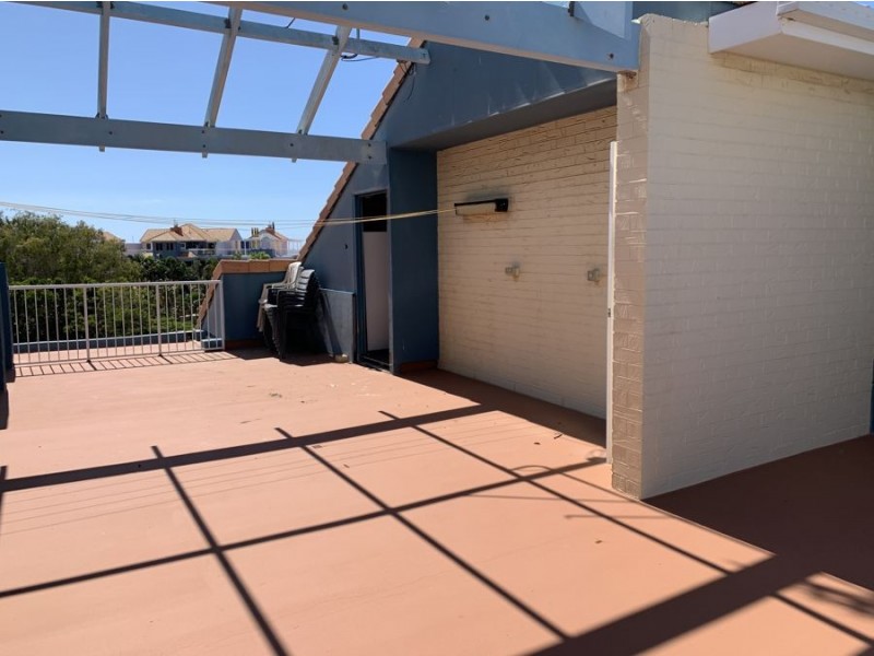 25 17 BUCCANEER, Urangan QLD 4655