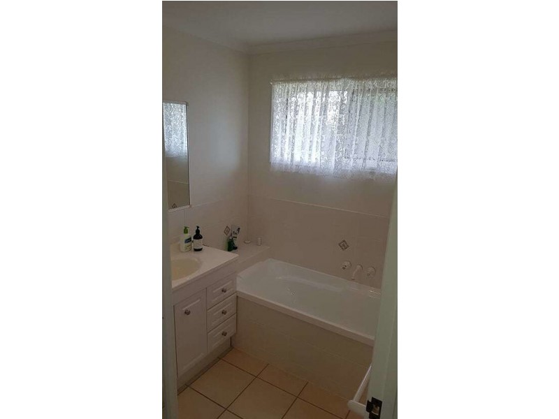 10 Elliot Court, Eli Waters QLD 4655