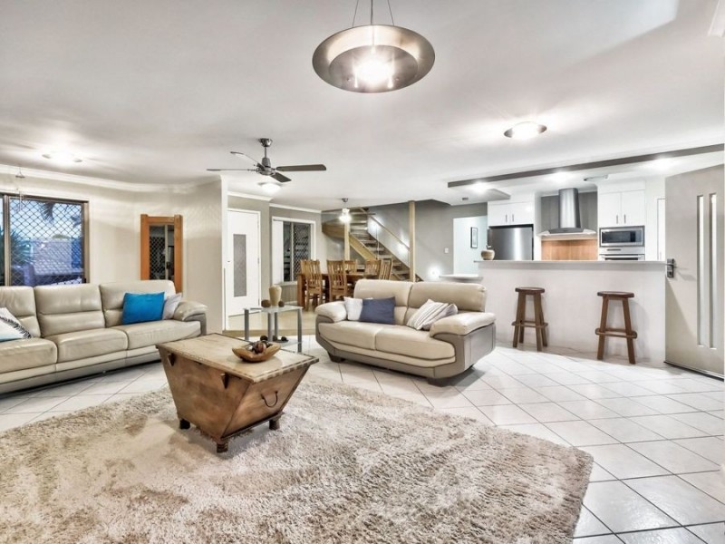 2 Elgin Court, Urraween QLD 4655