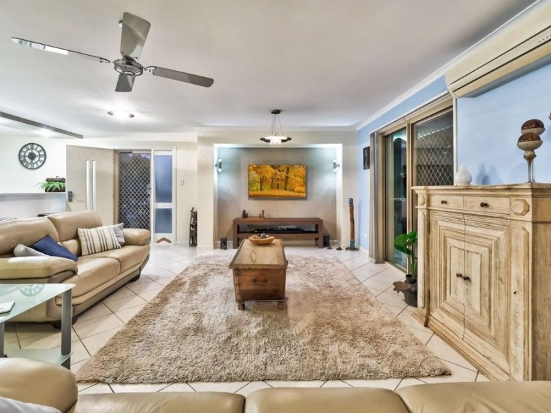 2 Elgin Court, Urraween QLD 4655