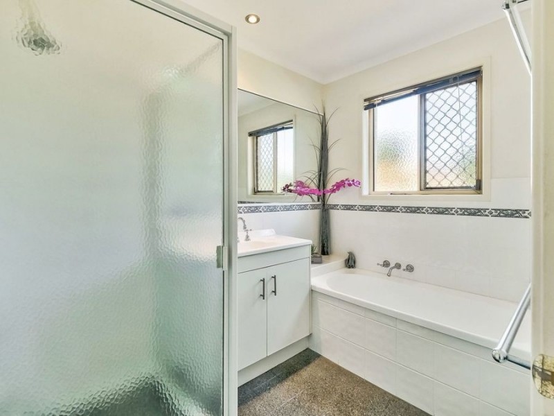 2 Elgin Court, Urraween QLD 4655