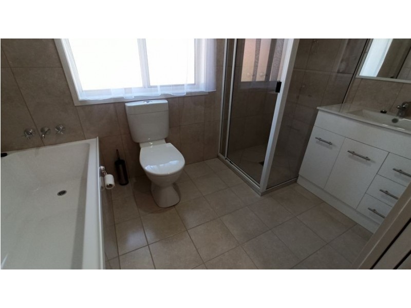 2 Ian Avenue, Kawungan QLD 4655