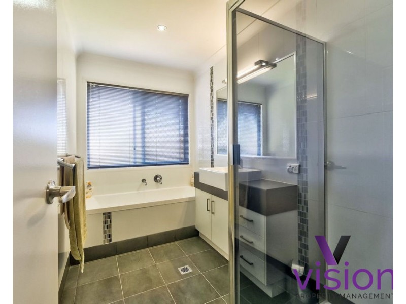 5 Sandy View Drive, Nikenbah QLD 4655