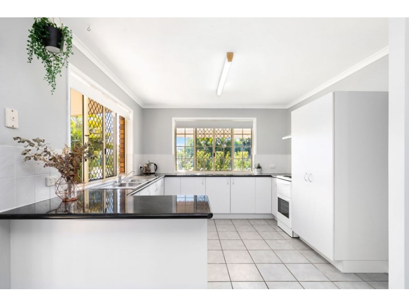 27 Miller Street, Urangan QLD 4655