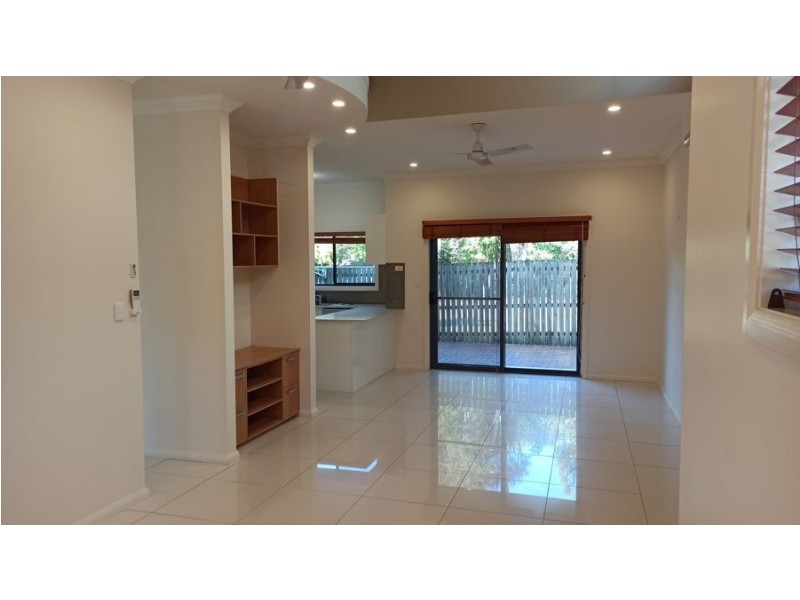 6/243 Torquay Terrace, Torquay QLD 4655