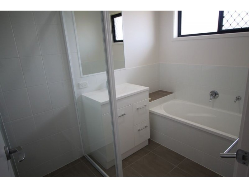 69 Serenity Dve, Eli Waters QLD 4655